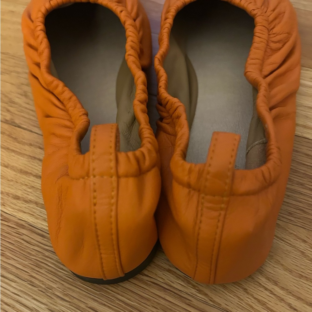 Fabulous Everlane Orange Leather Elastic Ballet Scrunch Flats - Picture 4 of 9